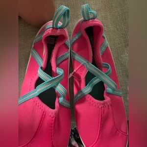 NWOT girls speedo swim shoes XL
